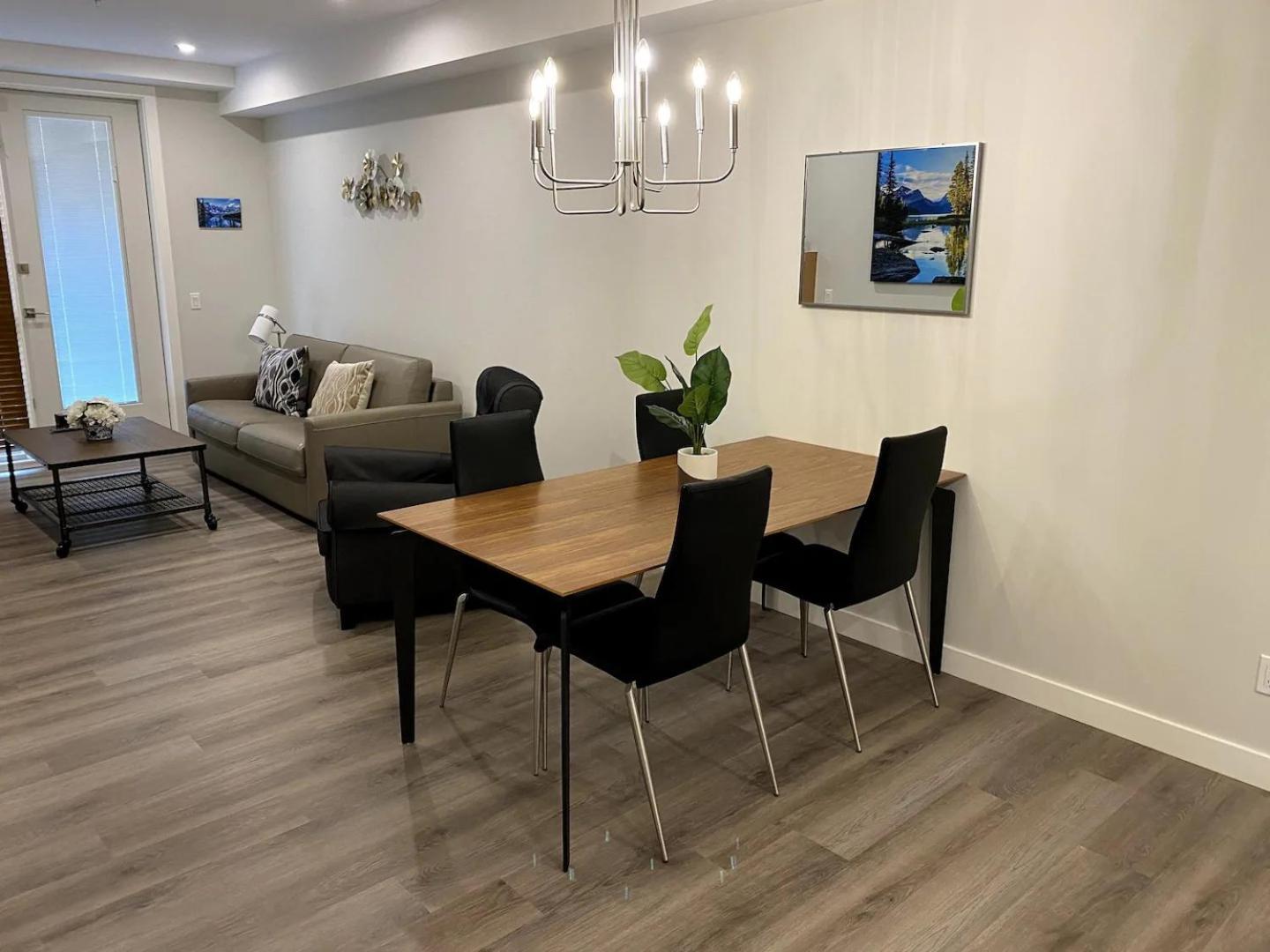 Luxury Unit In The Heart Of Канмор Экстерьер фото