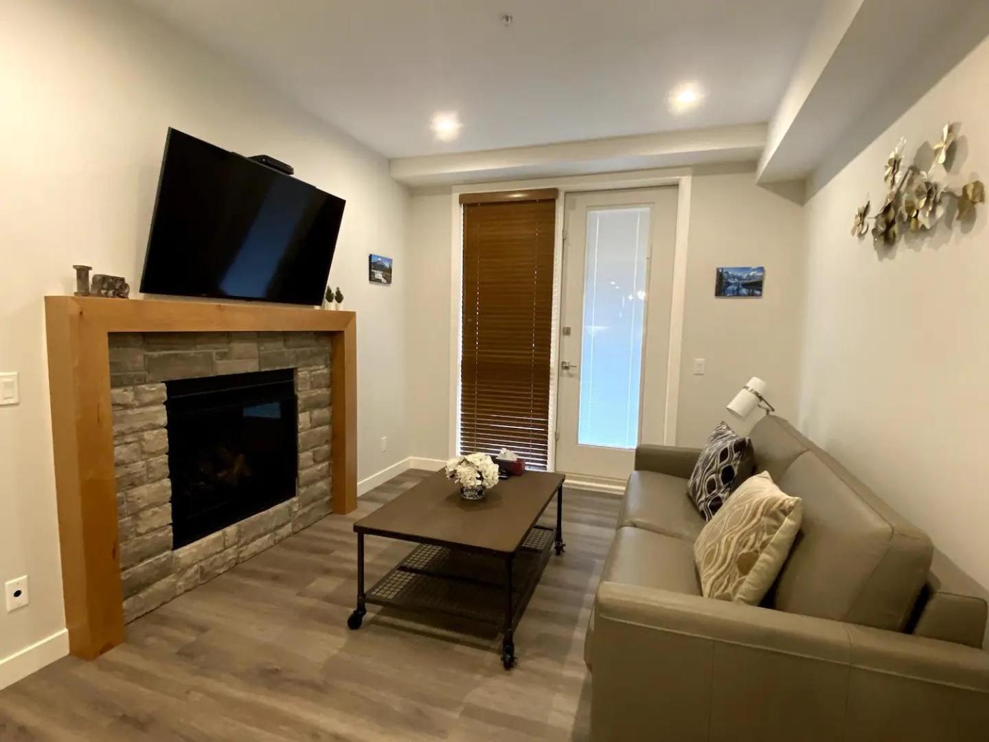 Luxury Unit In The Heart Of Канмор Экстерьер фото